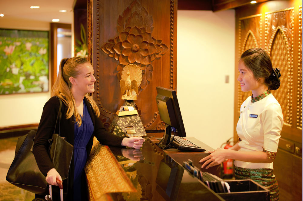 Kandawgyi Palace Hotel Yangon Bagian luar foto