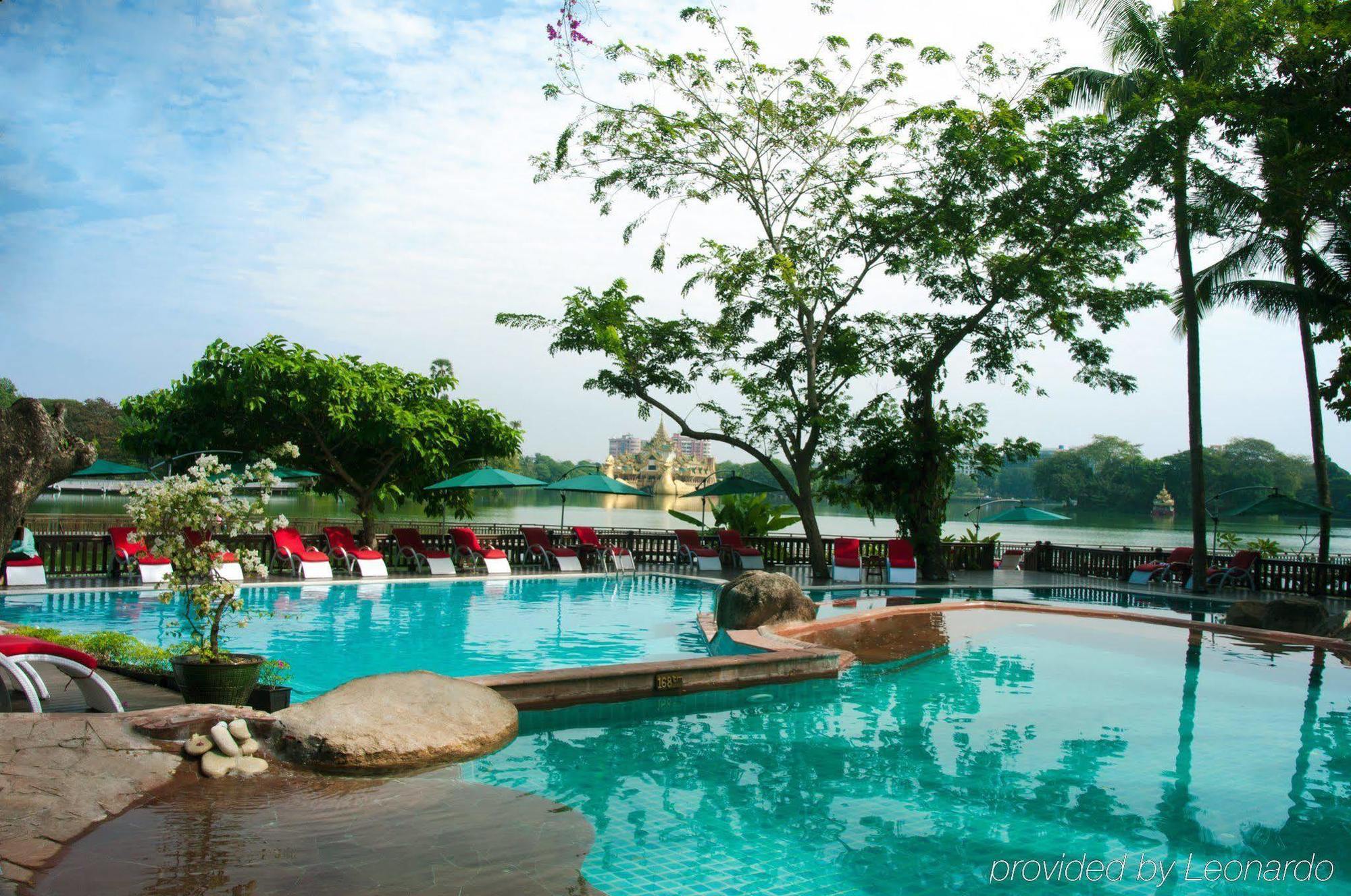 Kandawgyi Palace Hotel Yangon Bagian luar foto