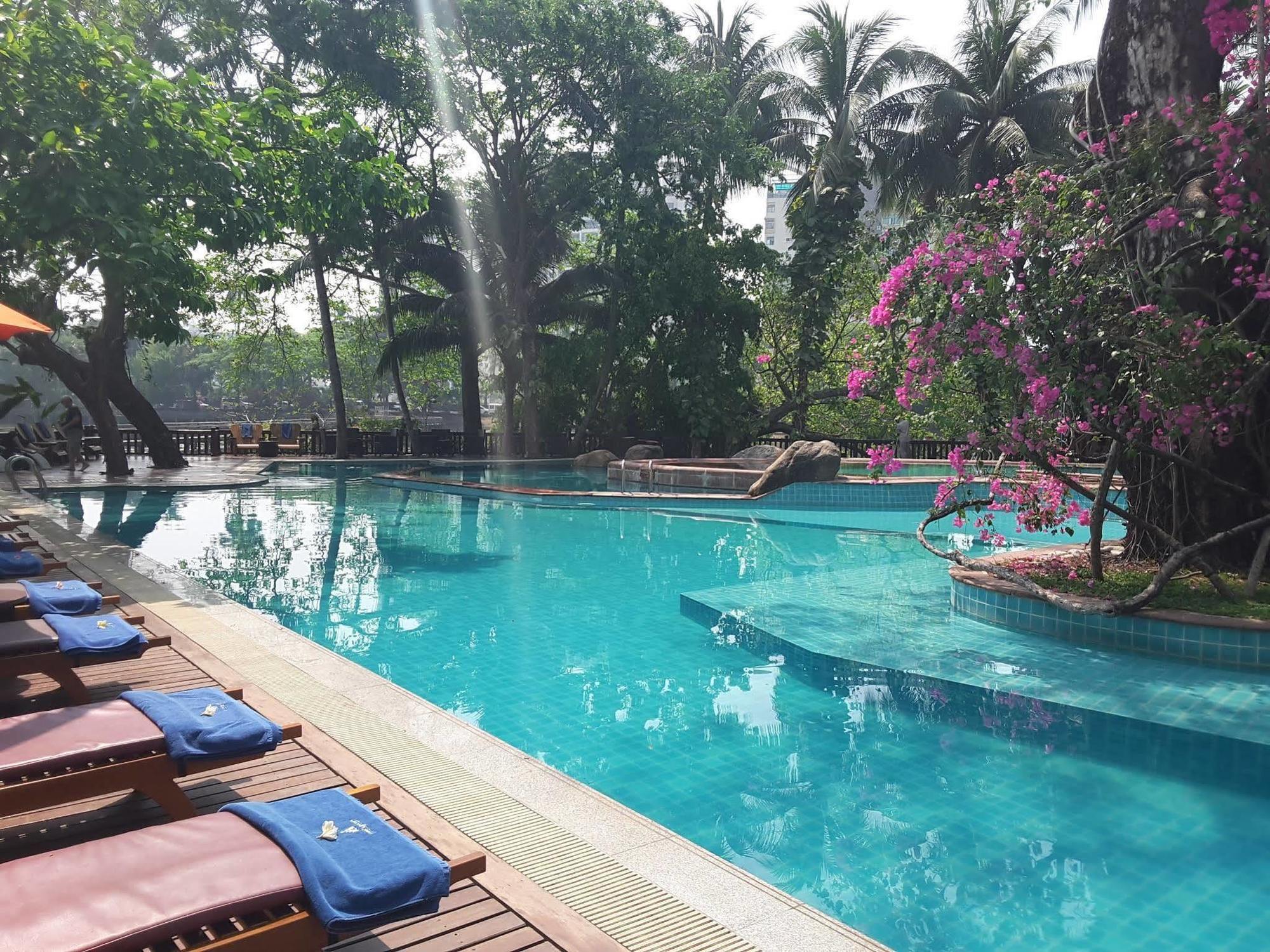 Kandawgyi Palace Hotel Yangon Bagian luar foto